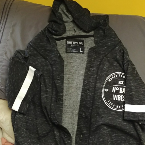 Short sleeve hoodie - Picture 2 of 4